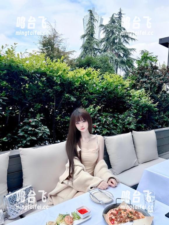 17c吃瓜 17c吃瓜黑料爆料任你看,快来登录,一起围观那些令人咋舌的秘密!