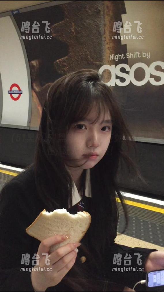51黑料网站：反差女友的两面性，让人忍俊不禁！