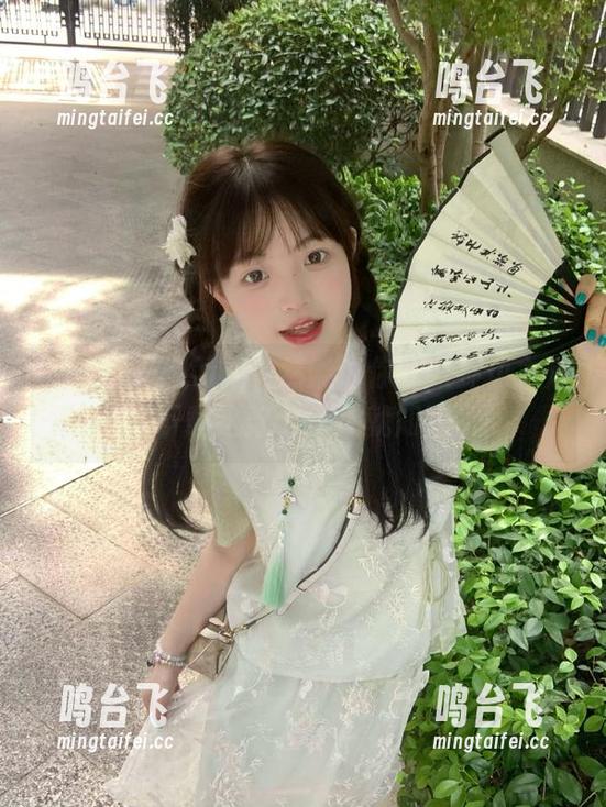 “hlw”竟然能让你的八卦功力升级，下载这款app你就知道了！