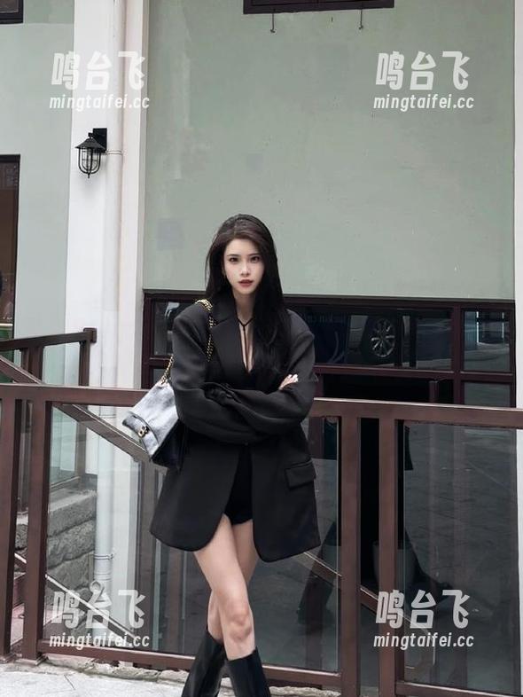一颗心、一个瓜！hlw直达到底是情歌还是情报？