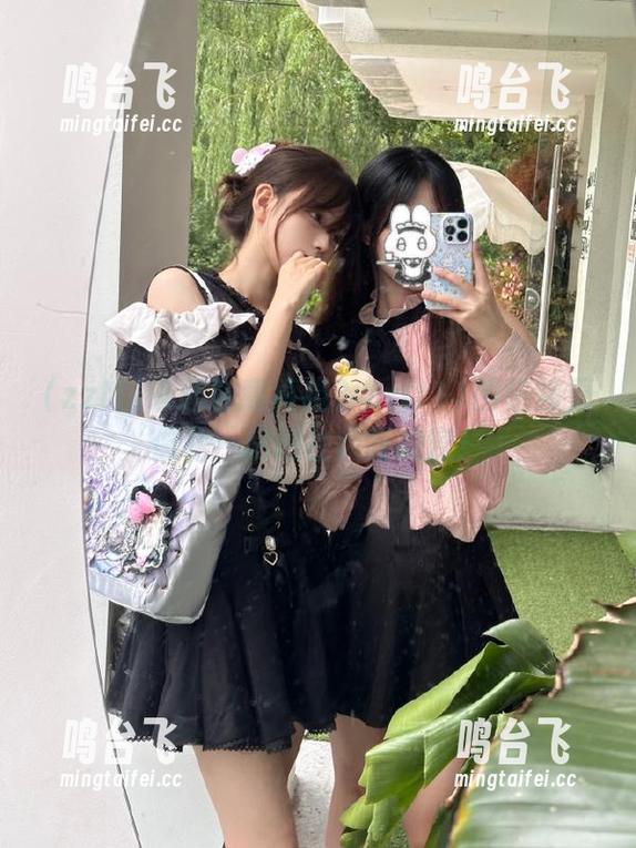 谁还在意真相？zztt11的链接更像是一扇通往疯狂的窗！