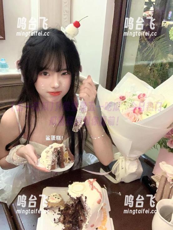 只需登录五一吃瓜，今日热门瓜直接送到你面前！