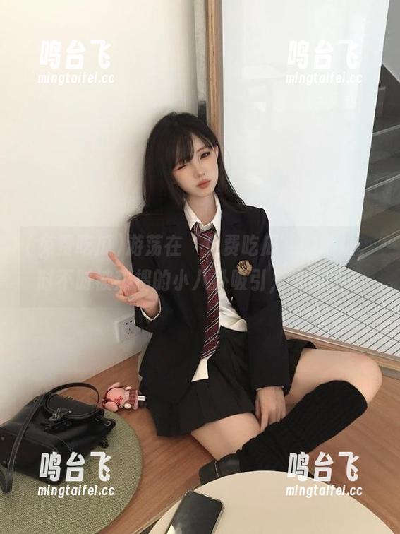 游荡在“免费吃瓜”的地址，时不时被热搜的小八卦吸引，太爽了！