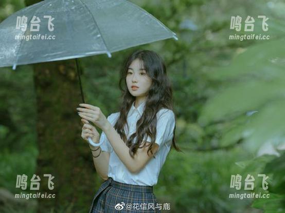 看！吃瓜网苹果版的界面简直和我玩命忠于表情包的心态一样可爱！