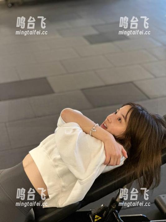 嘿！黑料不打烊苹果版新地址偷开张，速来收瓜，不容错过！