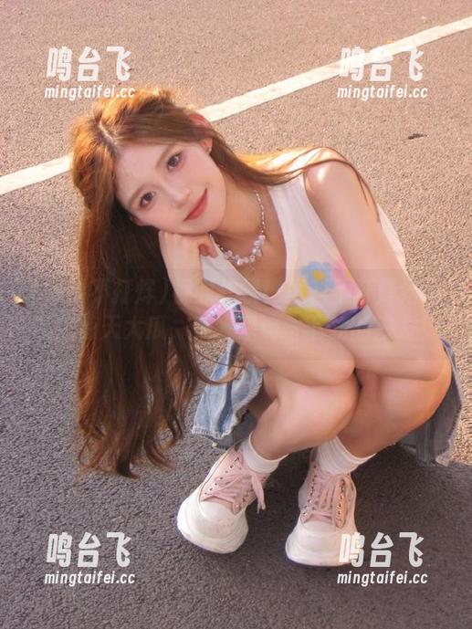 视频炸裂！黑料不打烊给你带来惊天大瓜，快来采访一下我的沙发！