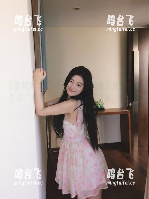 为啥烧烤店老板最近老是低头？在“黑料冲哥”app里找答案，这个味道好像也太特别了吧