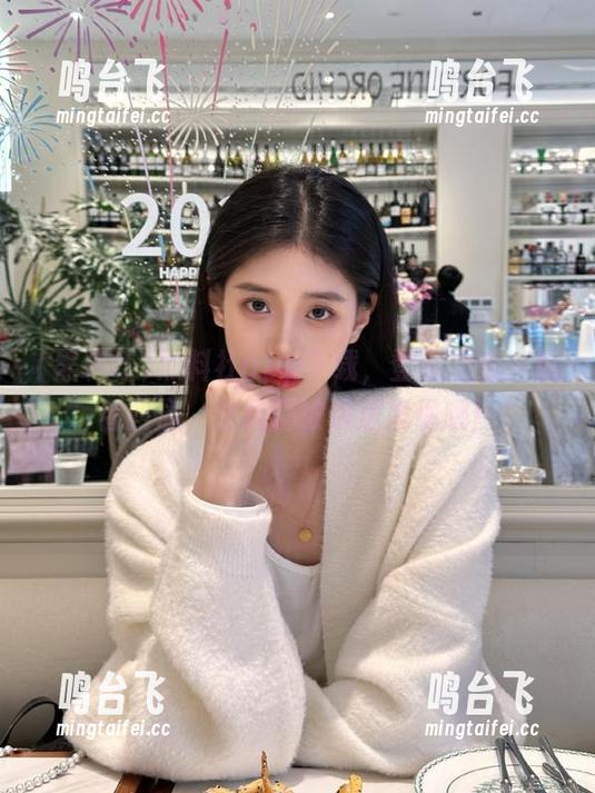 黑料社app下载，登录之后，瓜香四溢，注意别被邻居发现哦！