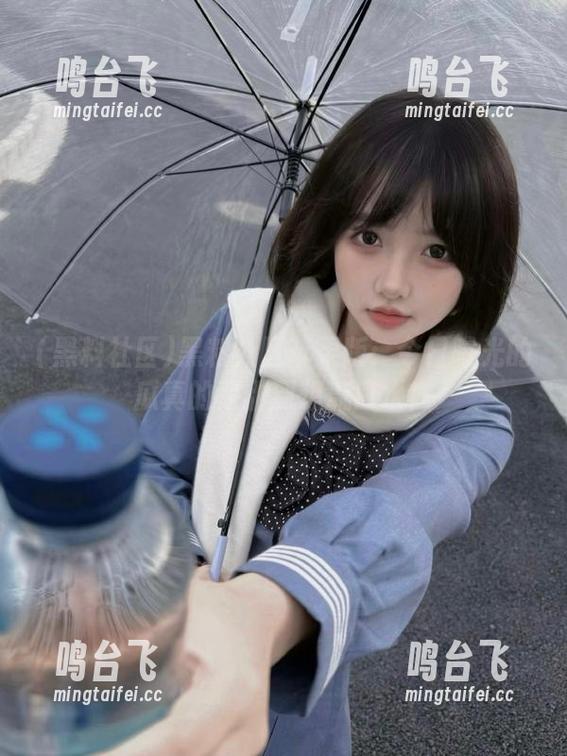 黑料社区苹果版：今日曝光的瓜真的是甜到想流口水！